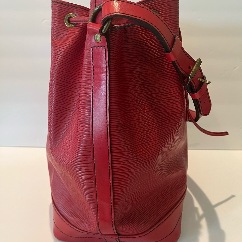 Louis Vuitton Epi Noe GM Leather Bucket Bag (large) Vintage & EUC (Authentic) - Picture 7 of 16
